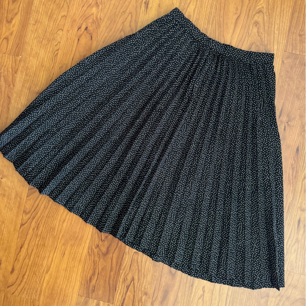 Elegant Black and White polka dots Pleated Skirt